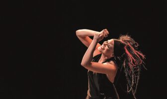 Trobar la dansa en el silenci