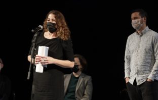 ‘El quadern daurat’ i ‘Les tres germanes’ guanyen als XXIII Premis de la Crítica