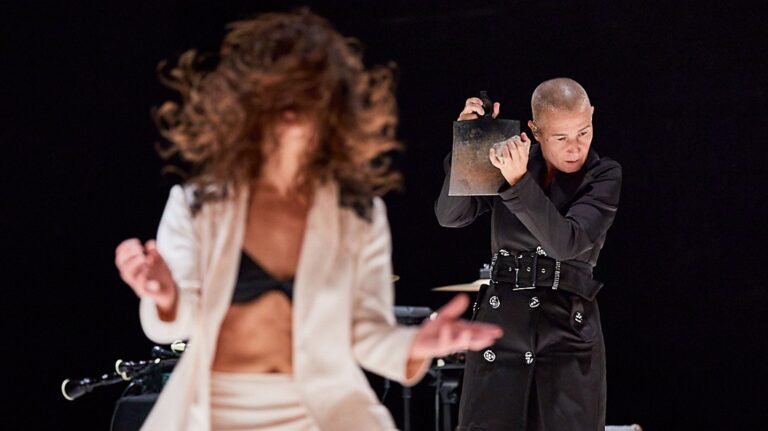 Figueres es MOU Mercedes Máis Eu, de Janet Novás i Mercedes Peón © Tristan Pérez-Martín Janet Novás