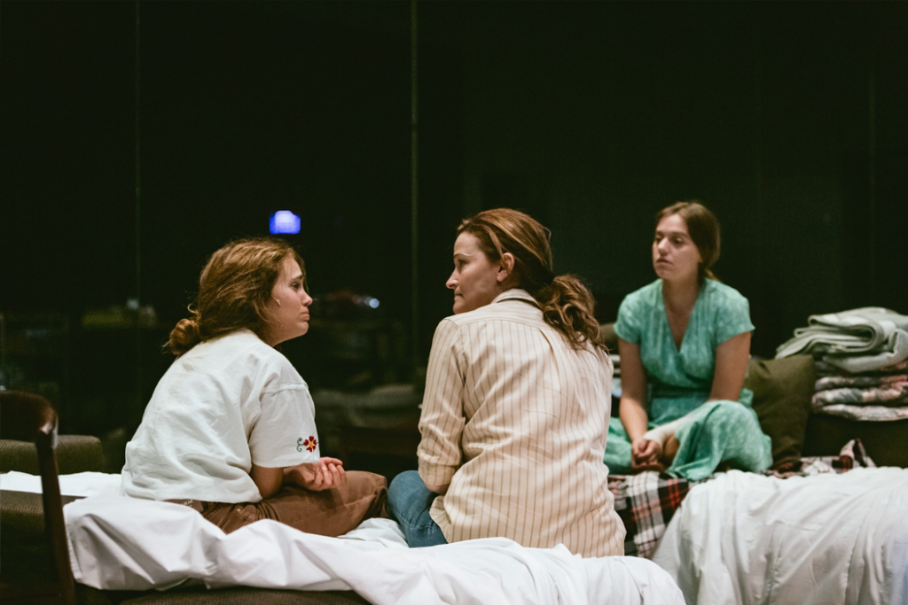 Les tres germanes © Sílvia Poch