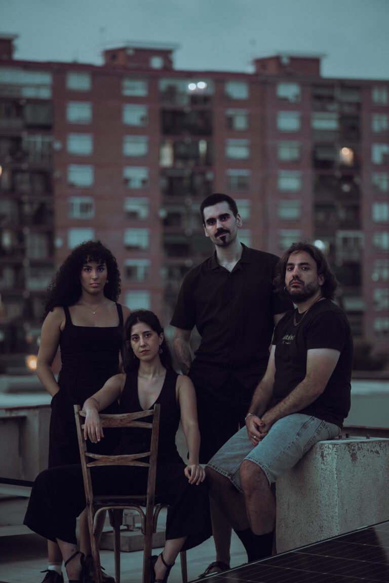 Créixer en la precarietat, resistir en col·lectiu Míriam Bartés, Carla Coll, Gerard Franch i Oriol Morales © Iván Moreno