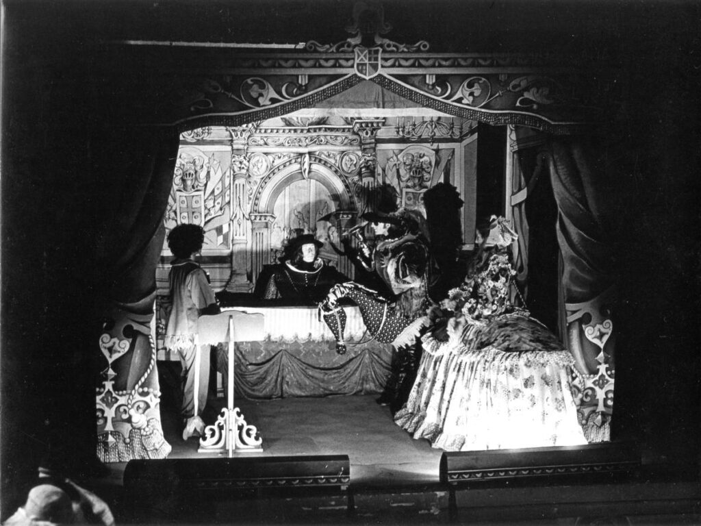 'Alies Serrallonga', d'Els Joglars (1975) © Pau Barceló / MAE 2