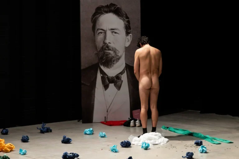 4 cartografies en expansió del teatre visual i d’objectes Albert Pérez Hidalgo a ‘Leshi’ © Laura Van Severen