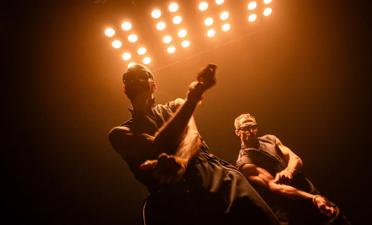 El Mercat de les Flors obre la porta a noves veus Perdón, de Losinformalls