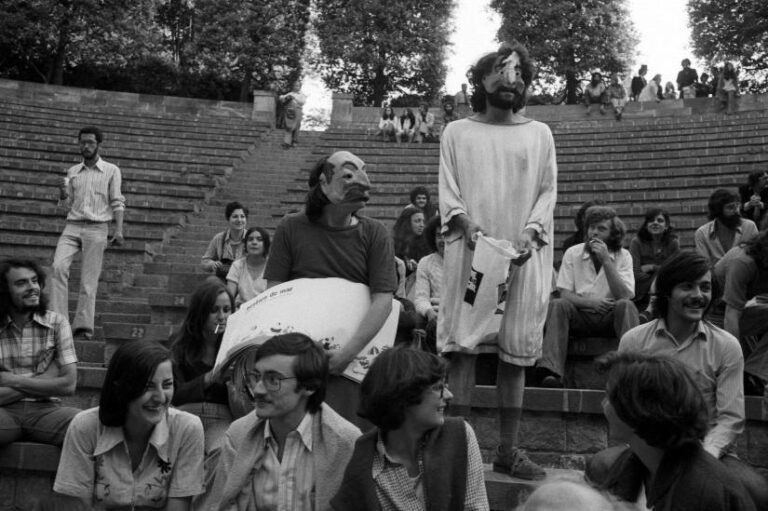 De Montjuïc al món: història dels 50 anys del Festival Grec Bread and Puppet als jardins del Teatre Grec (1977) © Pilar Aymerich - MAE. Institut del Teatre